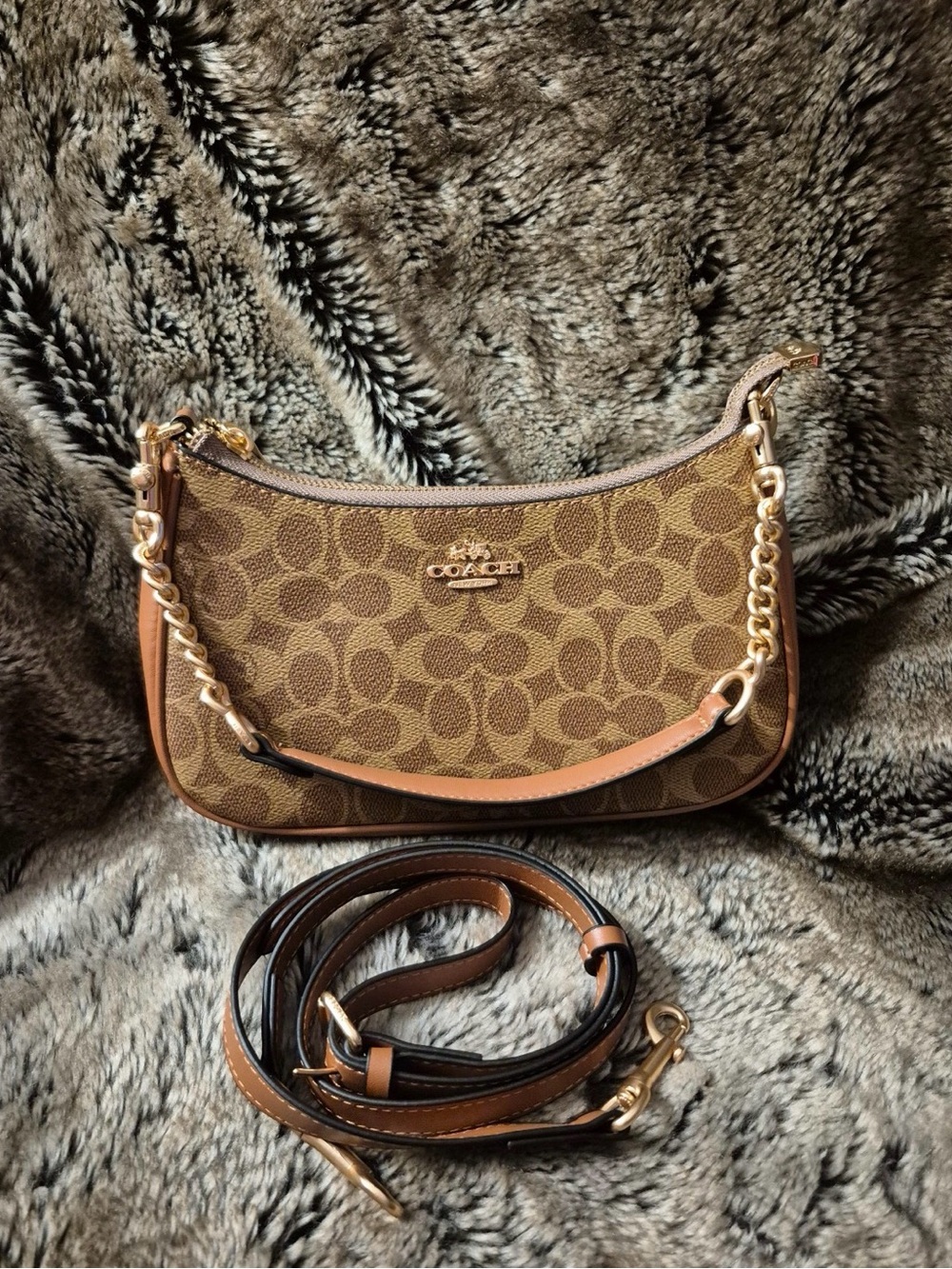 Coach Tan/Brown Signature Canvas Shoulder Bag with Gold Hardware - Picture 3 of 8